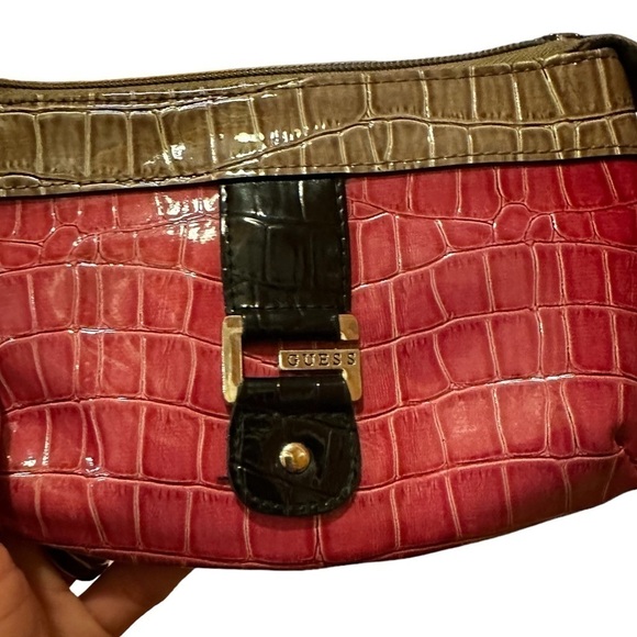 Vintage Guess Wristlet, Pink Exterior is excellent - Picture 2 of 13